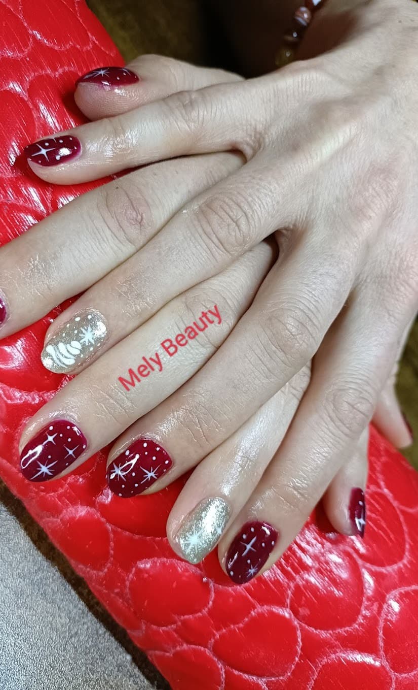 Nail art Halloween Venom et toile d'araignée